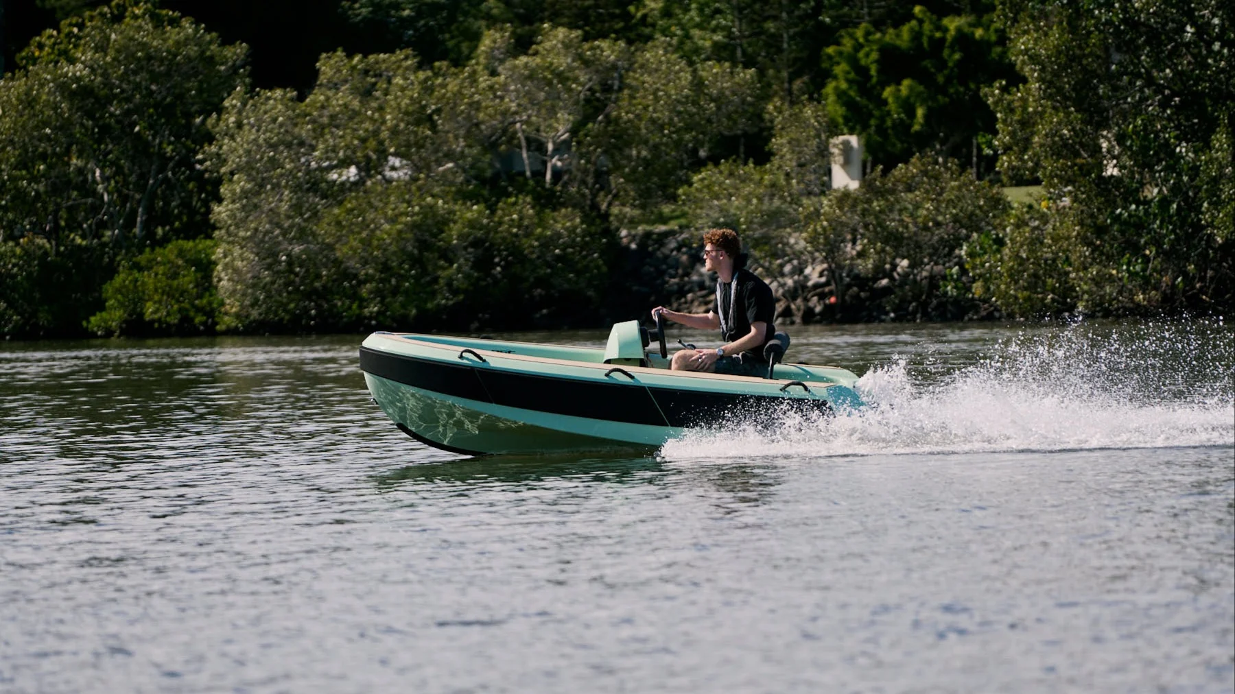 ASTender 340 — carbon-fibre semi-custom tender