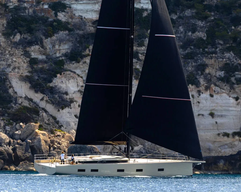 YYachts Y7 carbon hull under sail