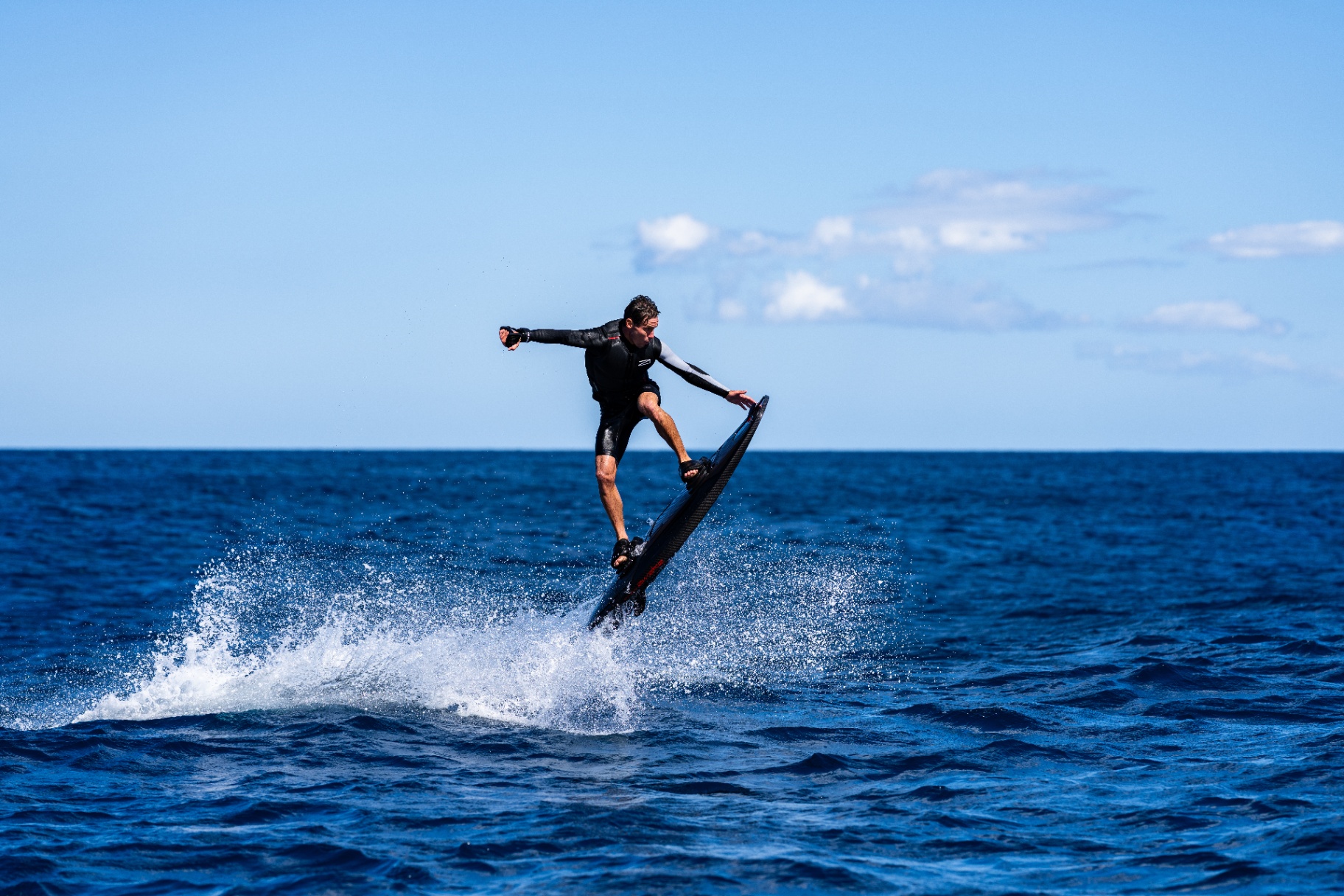 Awake RÄVIK jetboard at speed