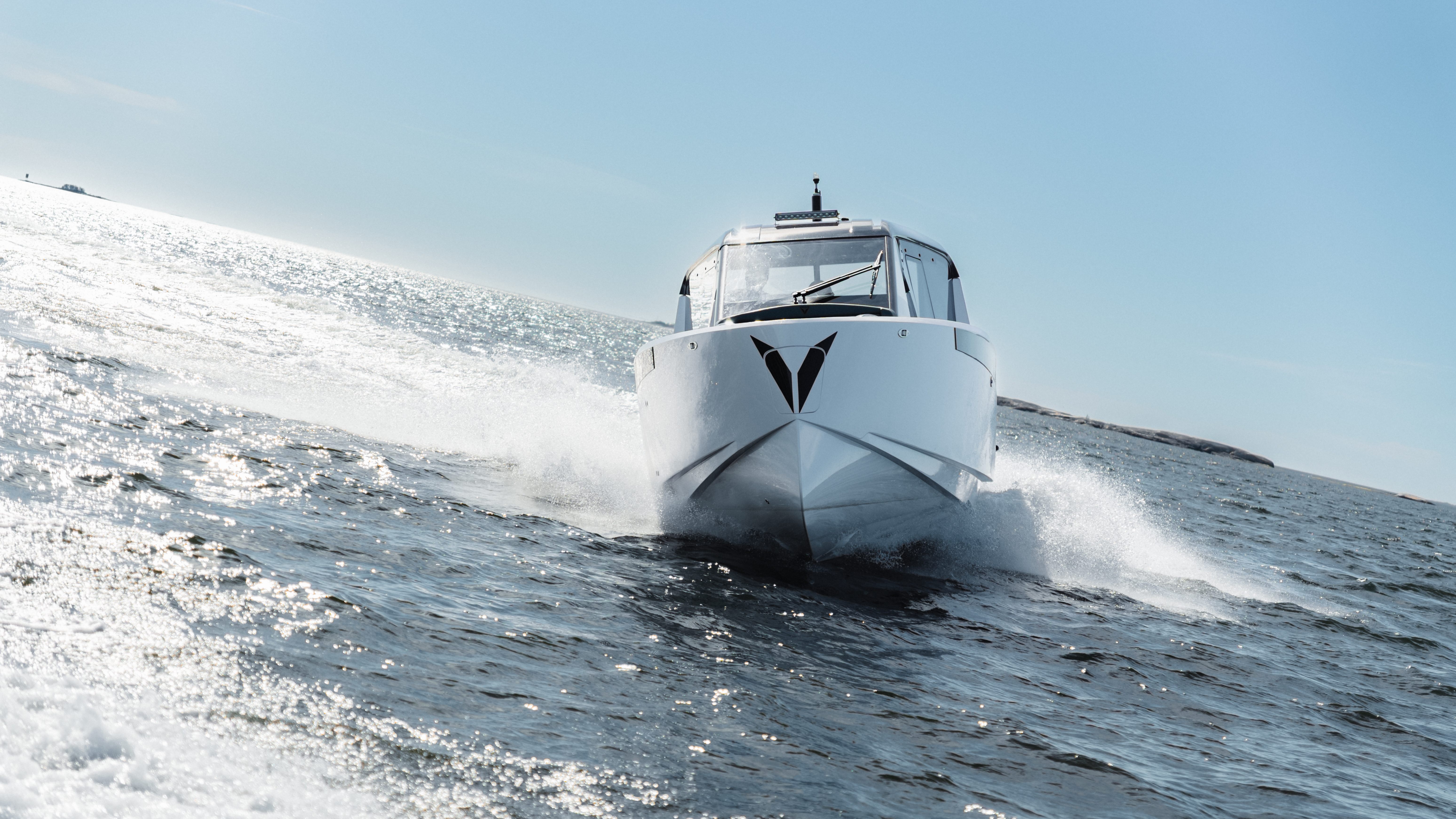 Virtue Yachts V10 Cabin running bow-on at speed.
