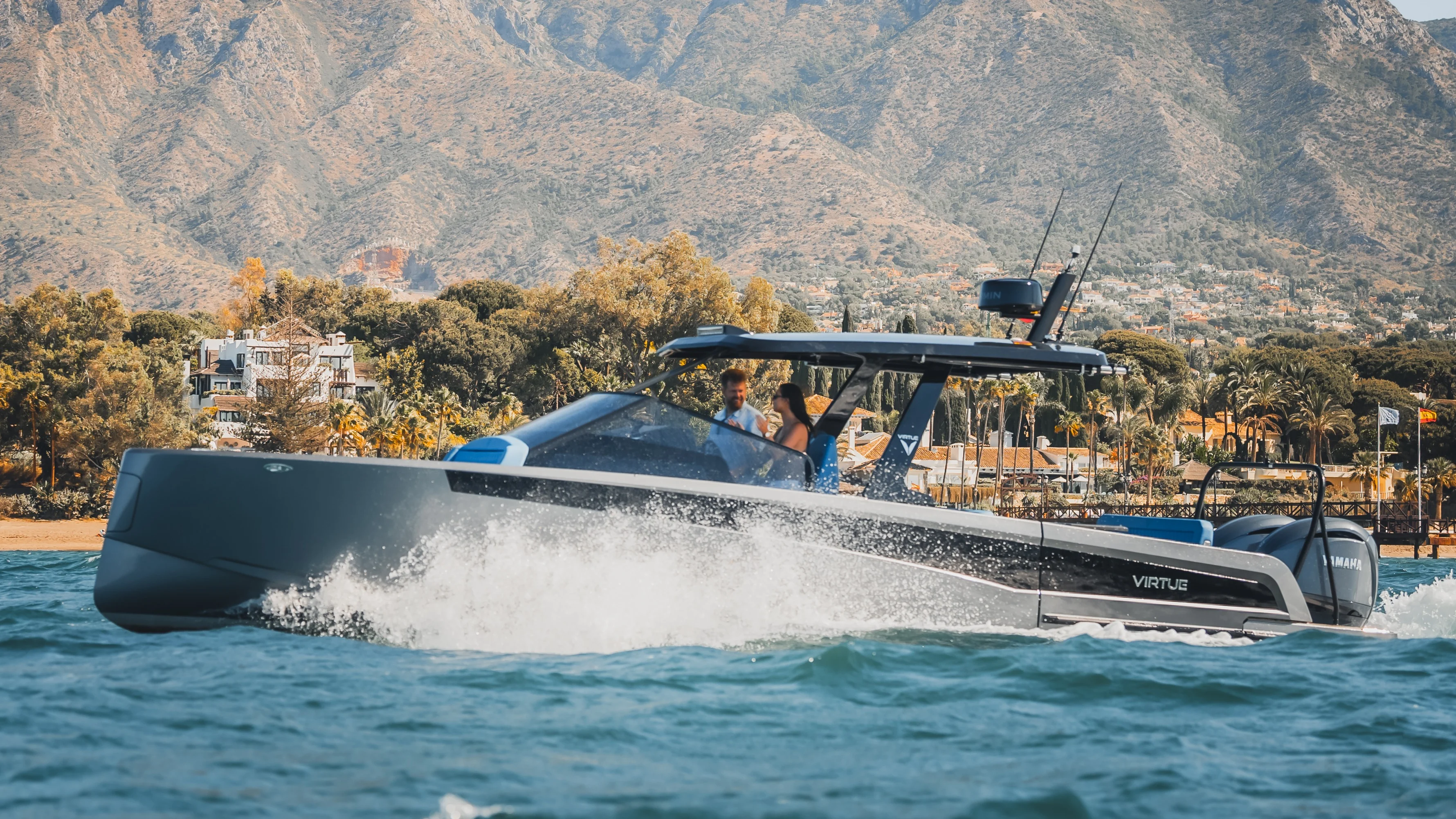 Virtue Yachts V10 T-Top performance dayboat underway.