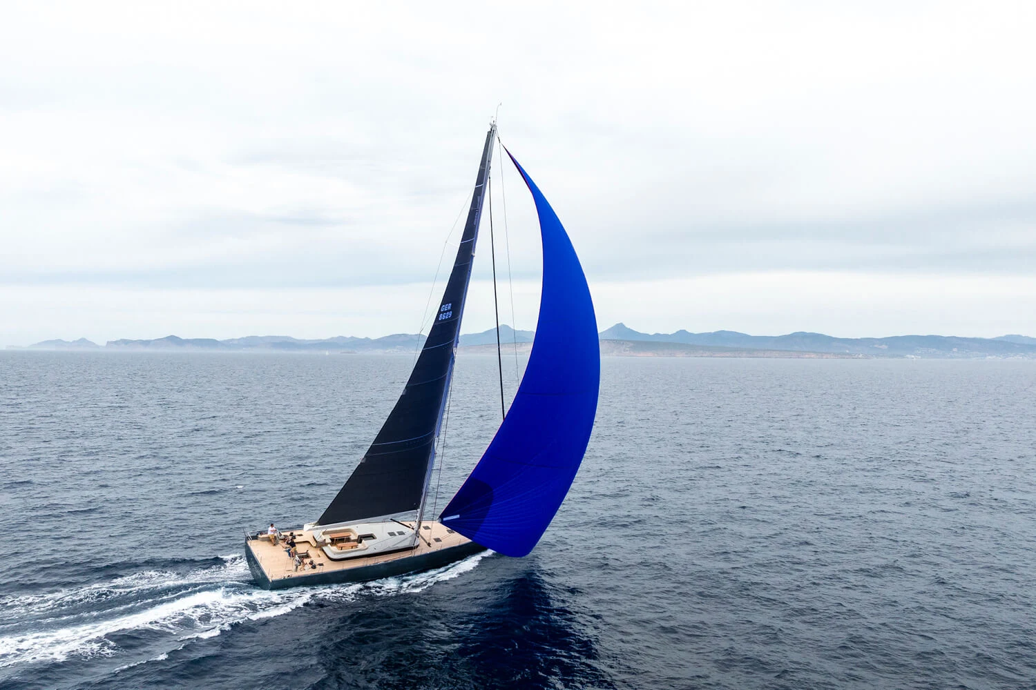 YYachts Y8 stern garage and transom
