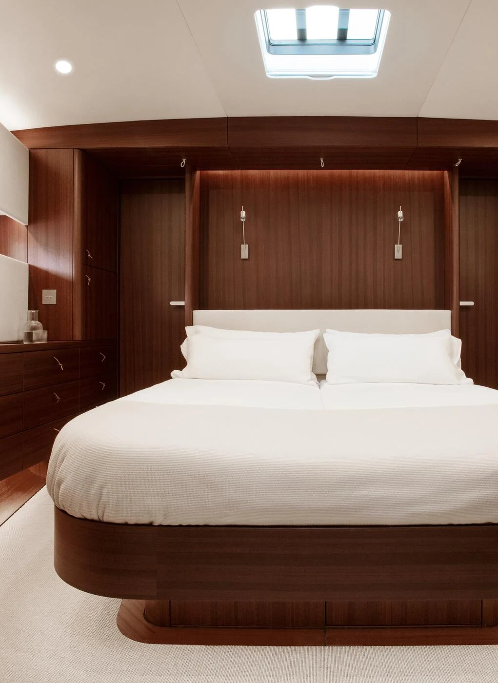 YYachts Y8 saloon interior