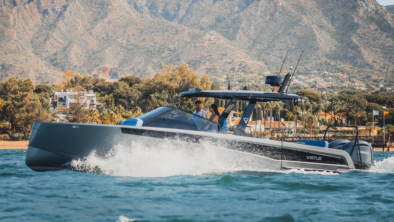 Virtue Yachts V33 Top model imagery underway.