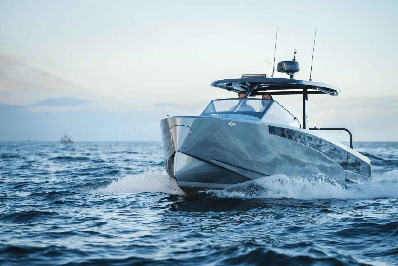 Virtue Yachts V10 T-Top — DSC08295