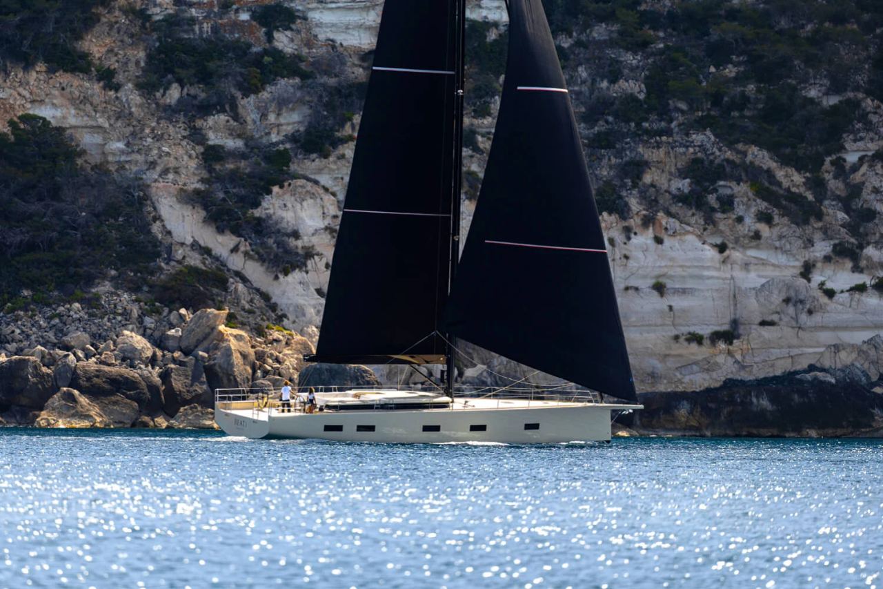 YYachts Y7 exterior and interior detail — gallery image 19