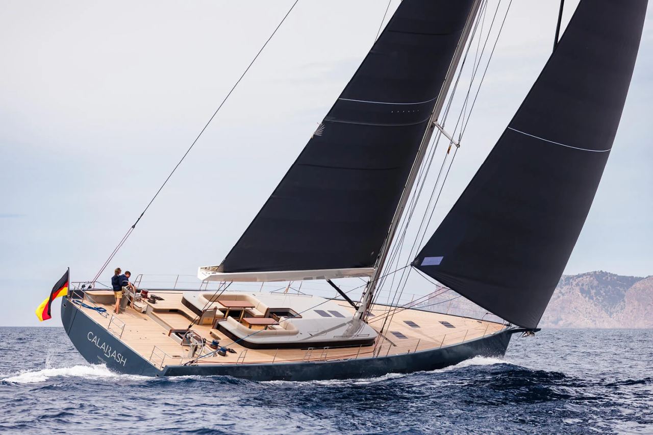 YYachts Y8 exterior and interior details — gallery image 6
